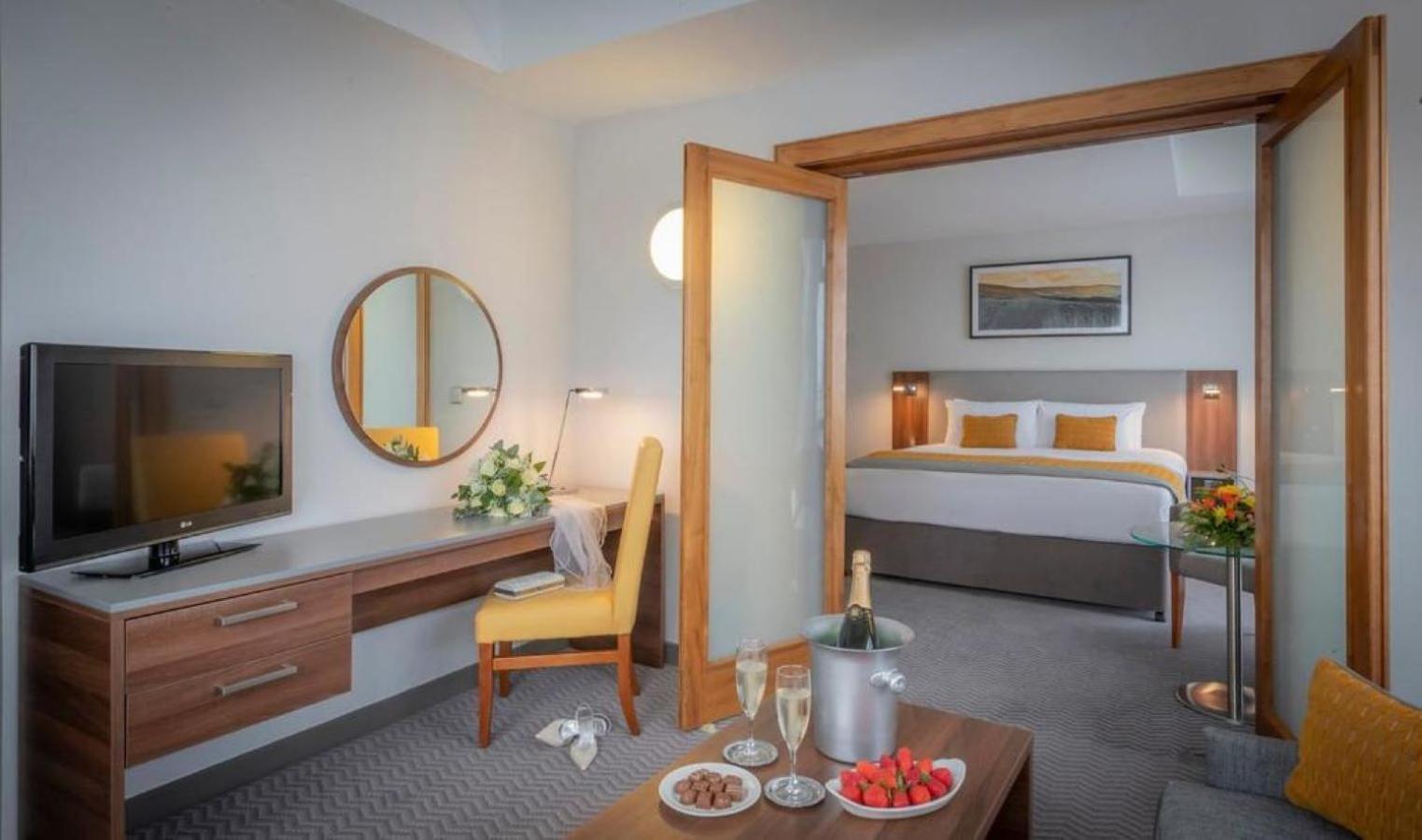 Maldron Hotel Тала Экстерьер фото