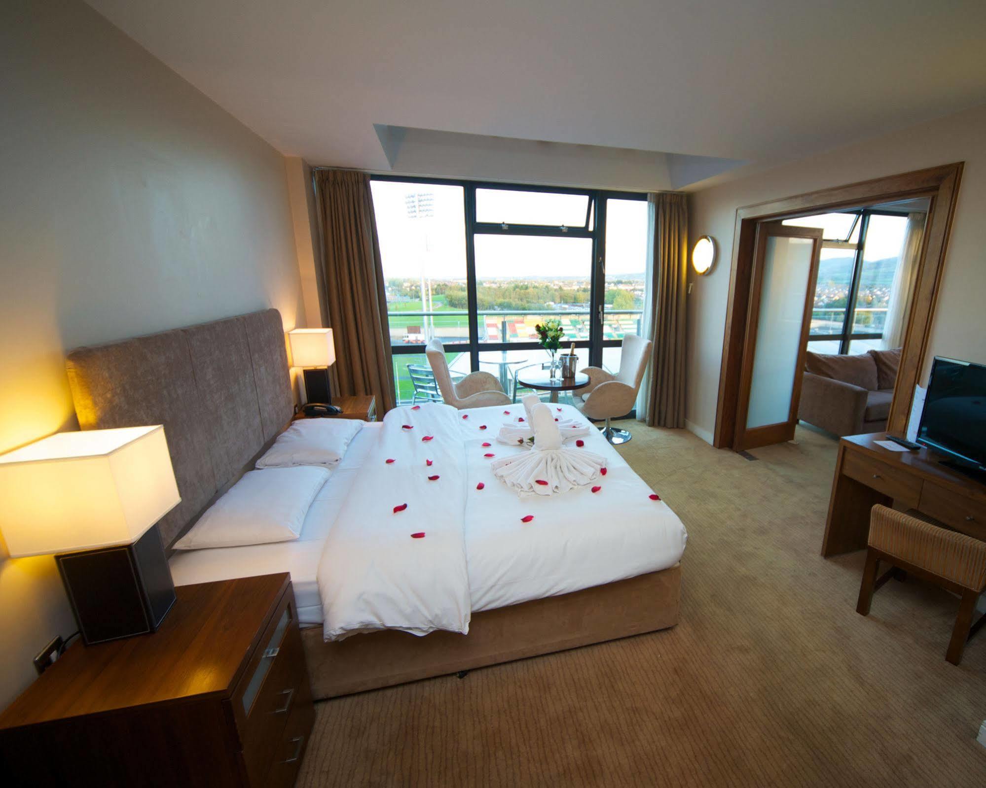 Maldron Hotel Тала Экстерьер фото
