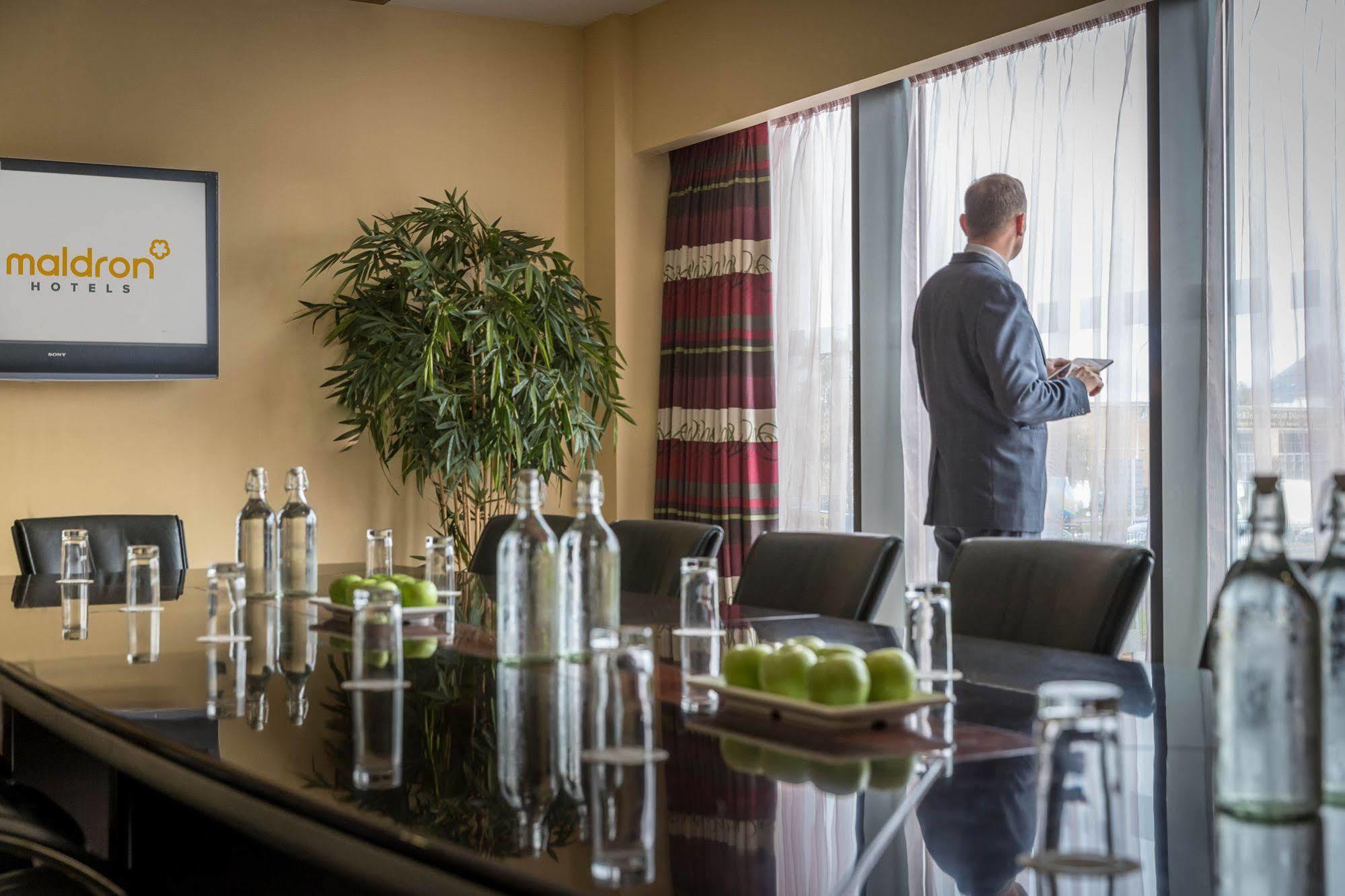 Maldron Hotel Тала Экстерьер фото
